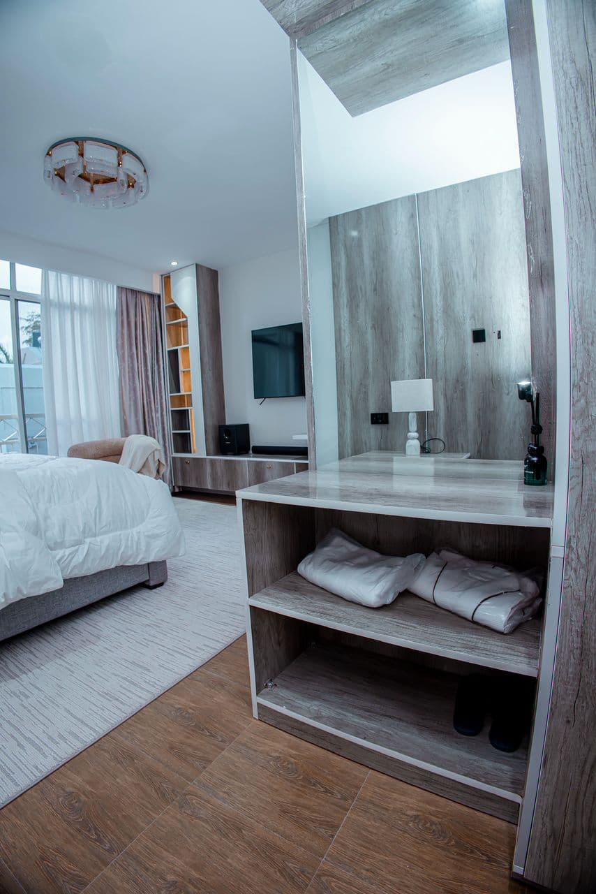 Studio suite & dressing area